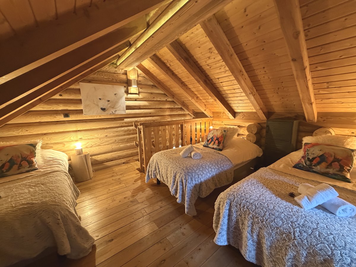 Caribou Lodges Ours Blanc Ours Blanc 54 42