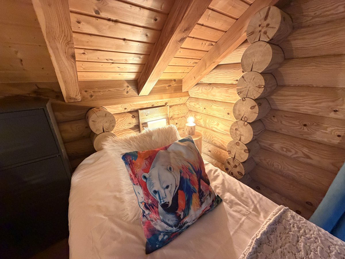 Caribou Lodges Ours Blanc Ours Blanc 55 43