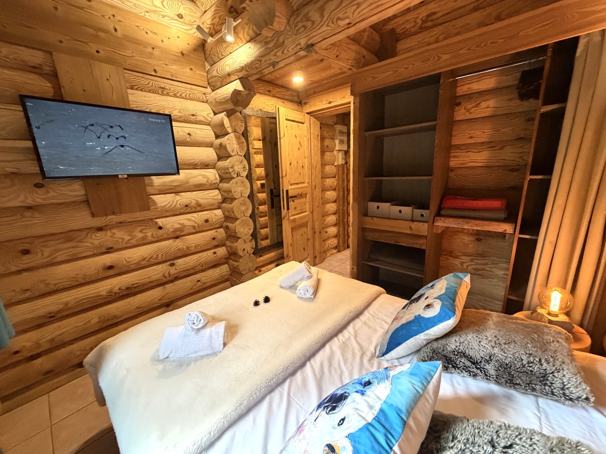 Caribou Lodges Ours Blanc Ours Blanc 61 49
